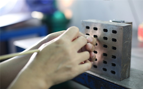 科翔模具_塑料模具注塑加工廠生產abs注塑件怎么才能增加光亮度？